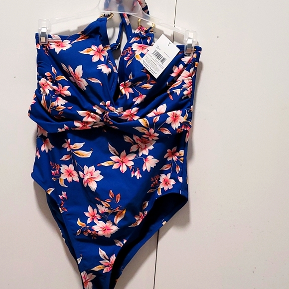Brand new swimsuit one piece - Picture 1 of 6